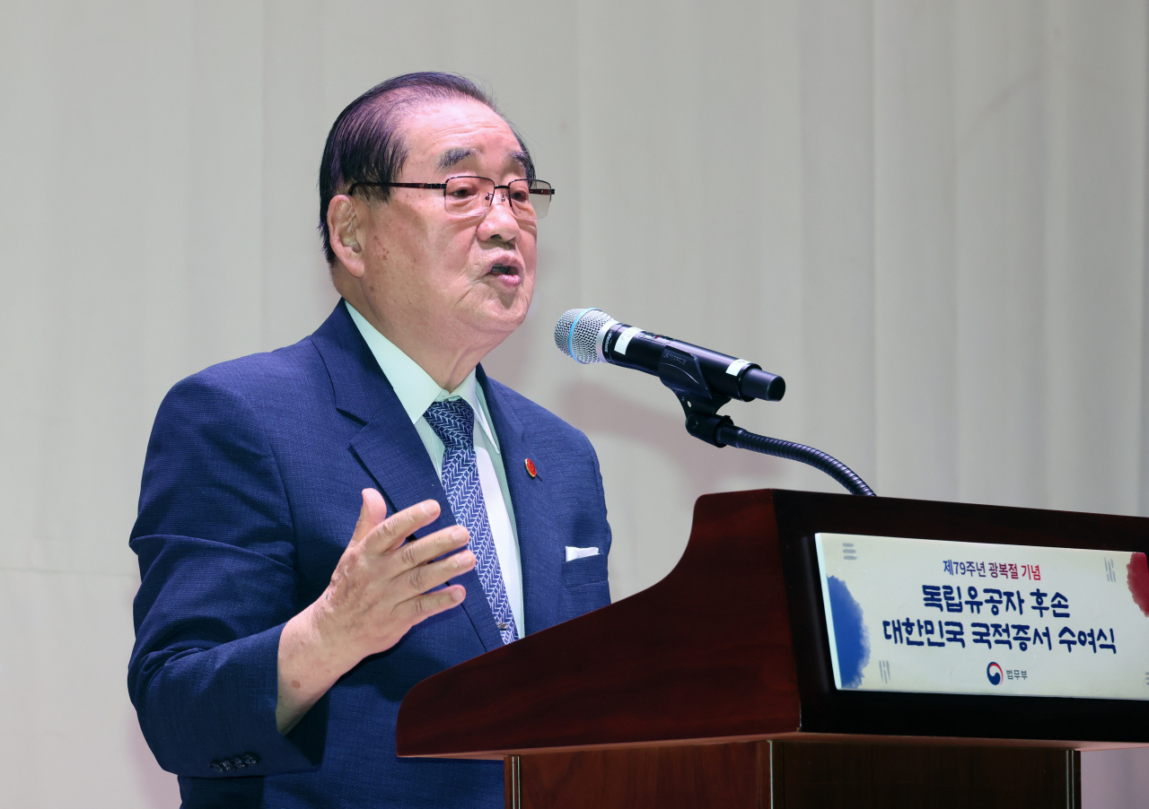 이종찬 광복회장이 12일 오후 서울 서대문구 대한민국임시정부기념관에서 열린 '제79주년 광복절 기념 독립유공자 후손 대한민국 국적증서 수여식'에서 축사하고 있다. [연합]