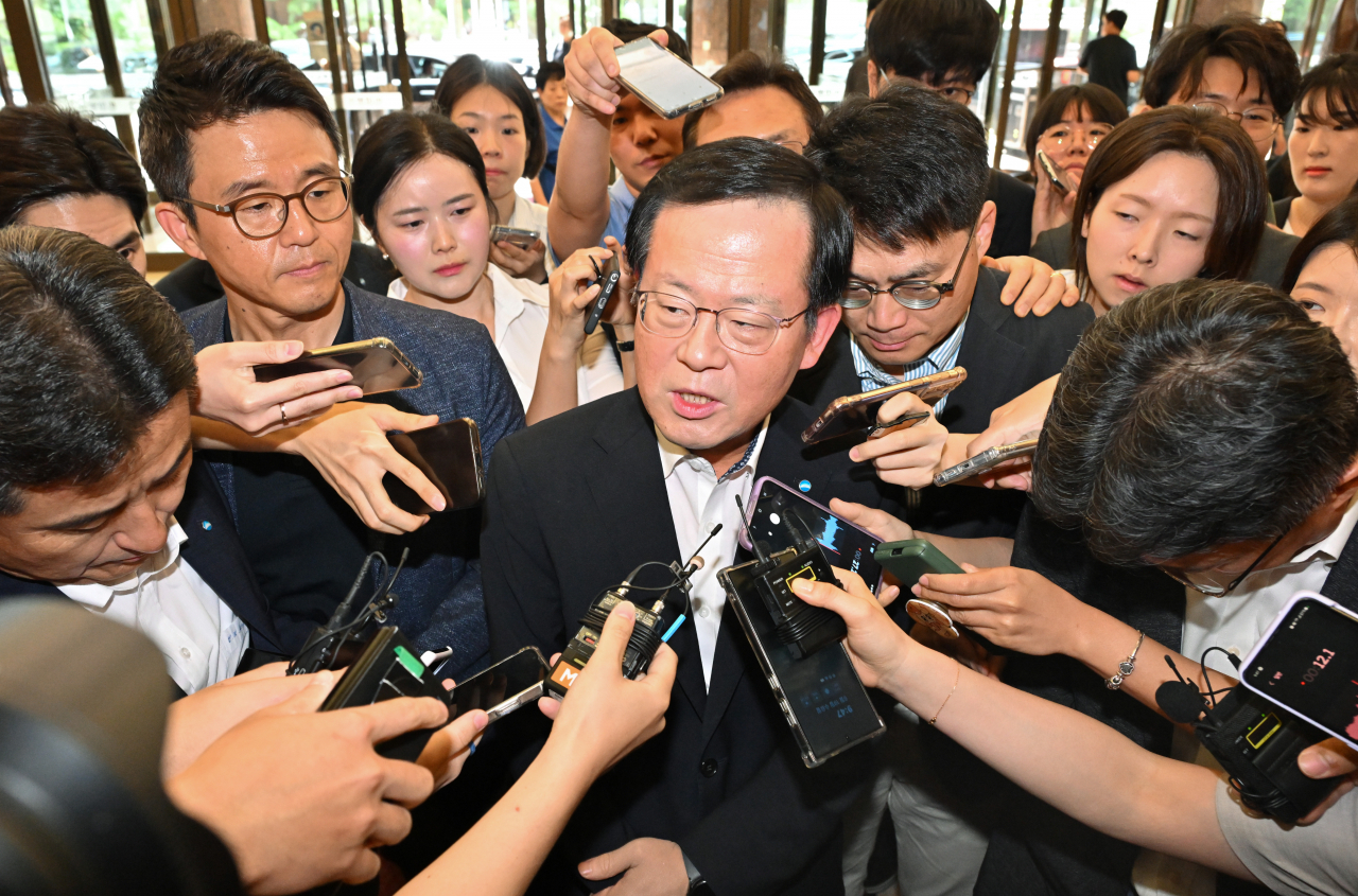 조병규 우리은행장이 2024년 6월 19일 오전 서울 중구 은행회관에서 열린 금융감독원장-은행장 간담회에 참석해 취재진의 질의에 답변하고 있다. 임세준 기자