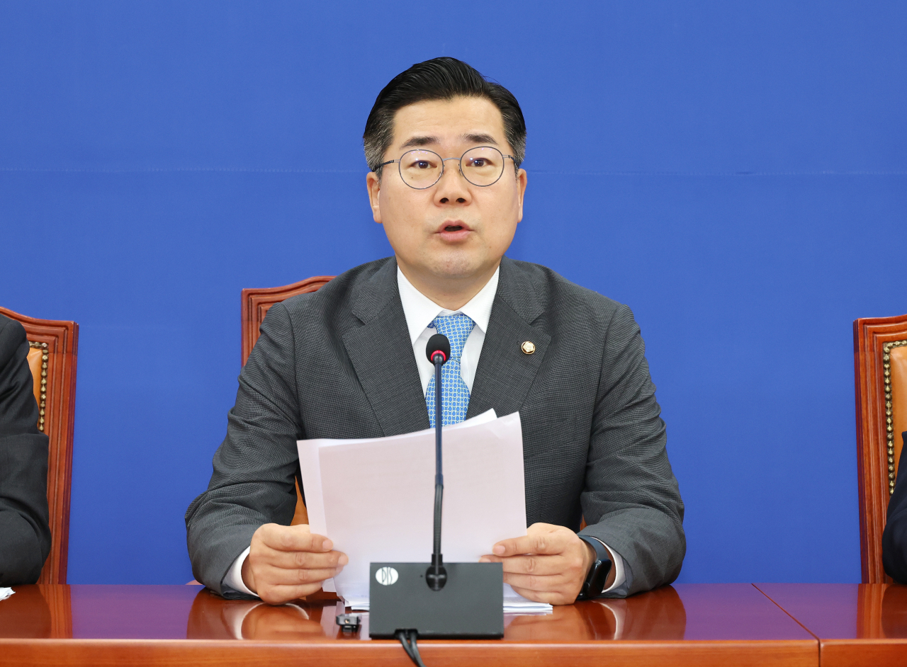 박찬대 더불어민주당 당 대표 직무대행 겸 원내대표가 13일 오전 국회에서 열린 정책조정회의에서 발언하고 있다. [연합]