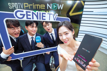 스포티비의 김명정(왼쪽부터)·양동석·손상혁 캐스터와 노윤주 아나운서가 지니TV 월정액 부가서비스 ‘스포티비 나우 패키지’를 소개하고 있다. [KT 제공]