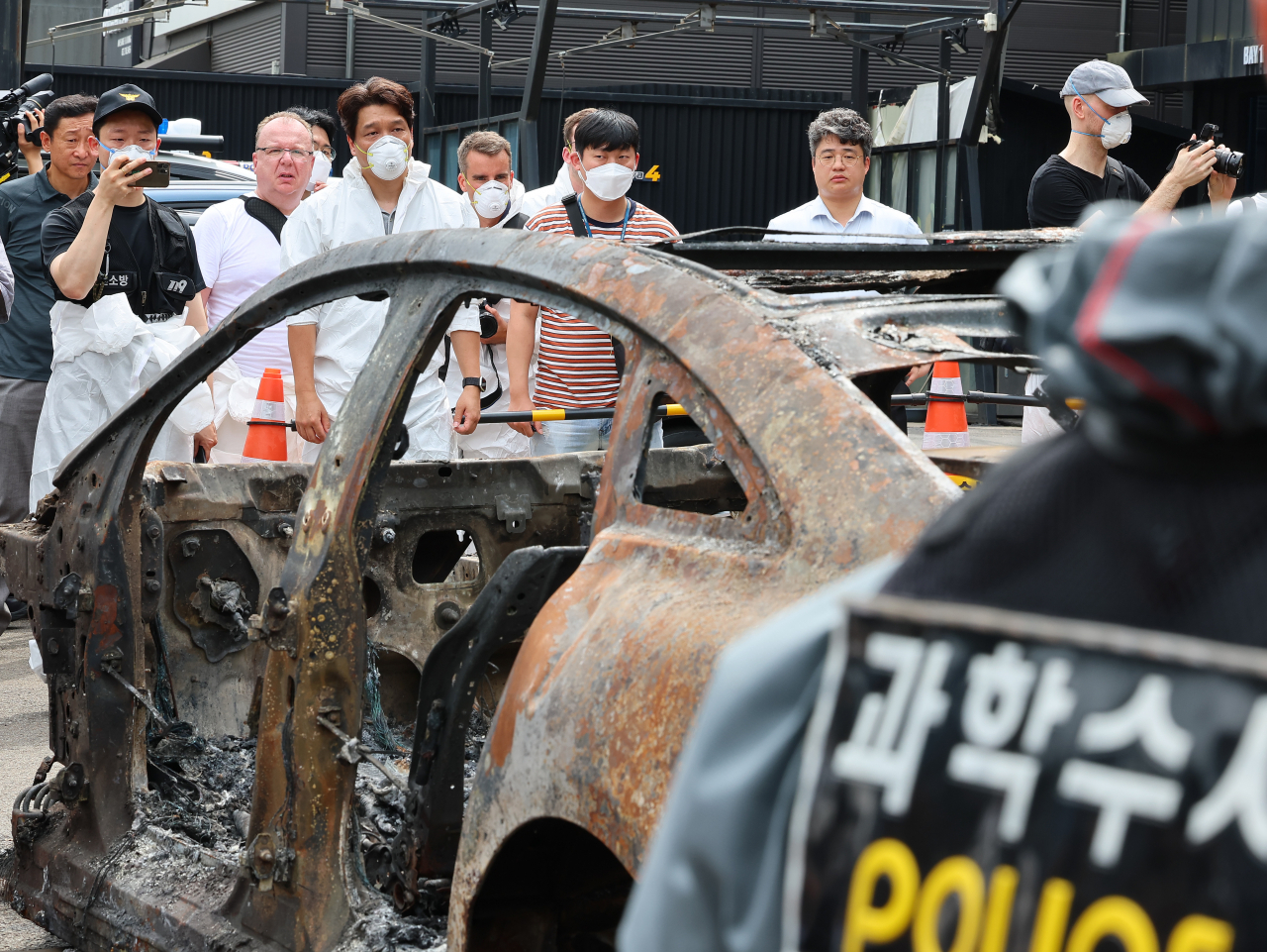 전기차 불 나면 누구 책임?…중고매물 쏟아지는데 소비자 배상 우려 급증 [여車저車]