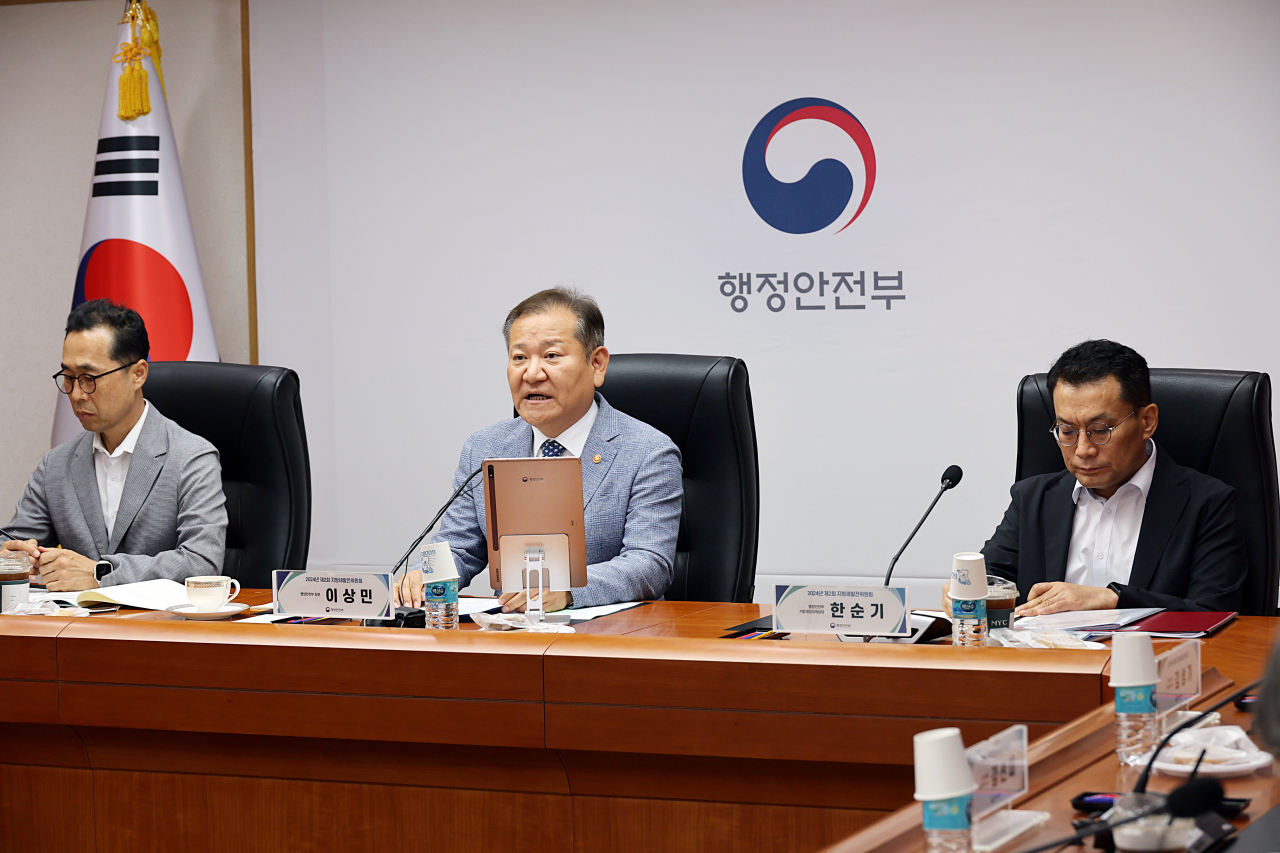 이상민 행정안전부 장관이 13일 오후 서울 종로구 정부서울청사에서 열린 제2회 지방세발전위원회 회의에서 발언하고 있다.[행정안전부 제공]