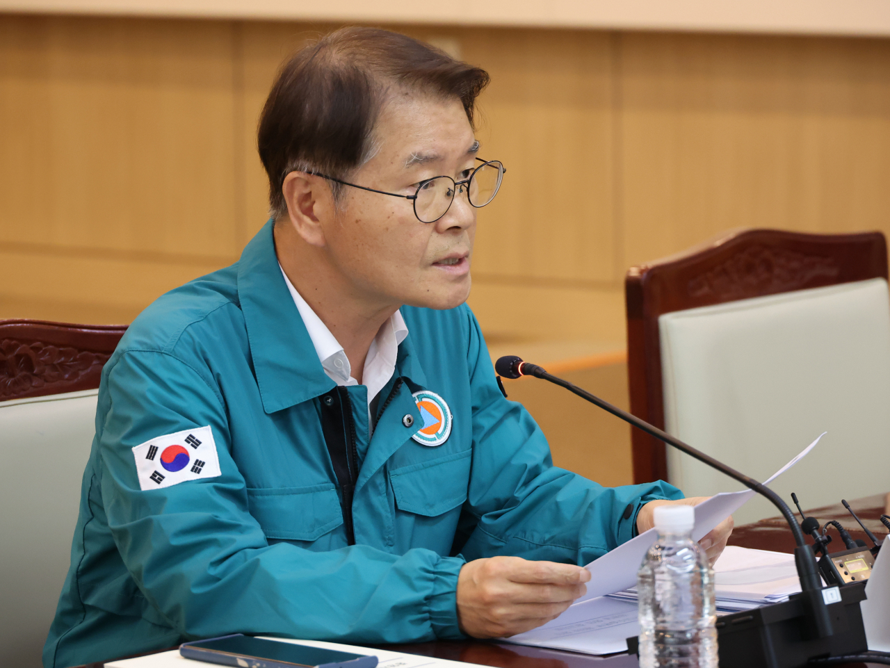 이정식 고용노동부 장관이 13일 서울 종로구 정부서울청사에서 열린 화성 아리셀공장 화재사고 중앙사고수습본부 3차회의에서 발언하고 있다. [연합]
