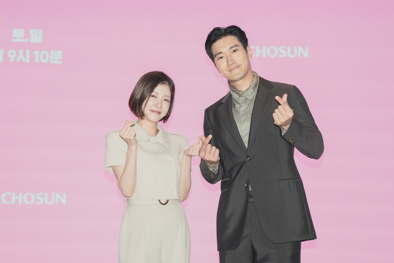 'DNA러버'의 주연배우 정인선과 최시원. TV조선 제공