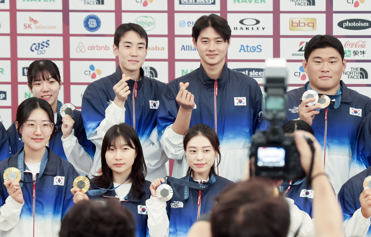 2024파리올림픽 대한민국 선수단 메달리스트 기자회견이 4일(현지시간) 파리 코리아하우스에서 열렸다. 기자회견이 끝난 뒤 선수들이 기념촬영을 하고 있다. 2024.8.4/ 파리=올림픽사진공동취재단/ KIM