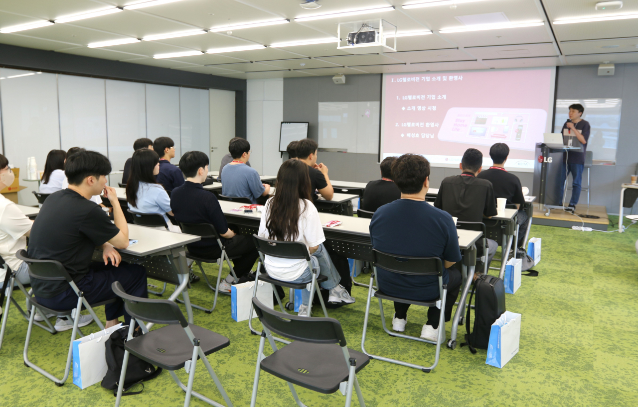 지난 9일 LG헬로비전 본사에서 진행된 ‘LG헬로비전 DX DATA School 3기’ 오리엔테이션 현장. [LG헬로비전 제공]