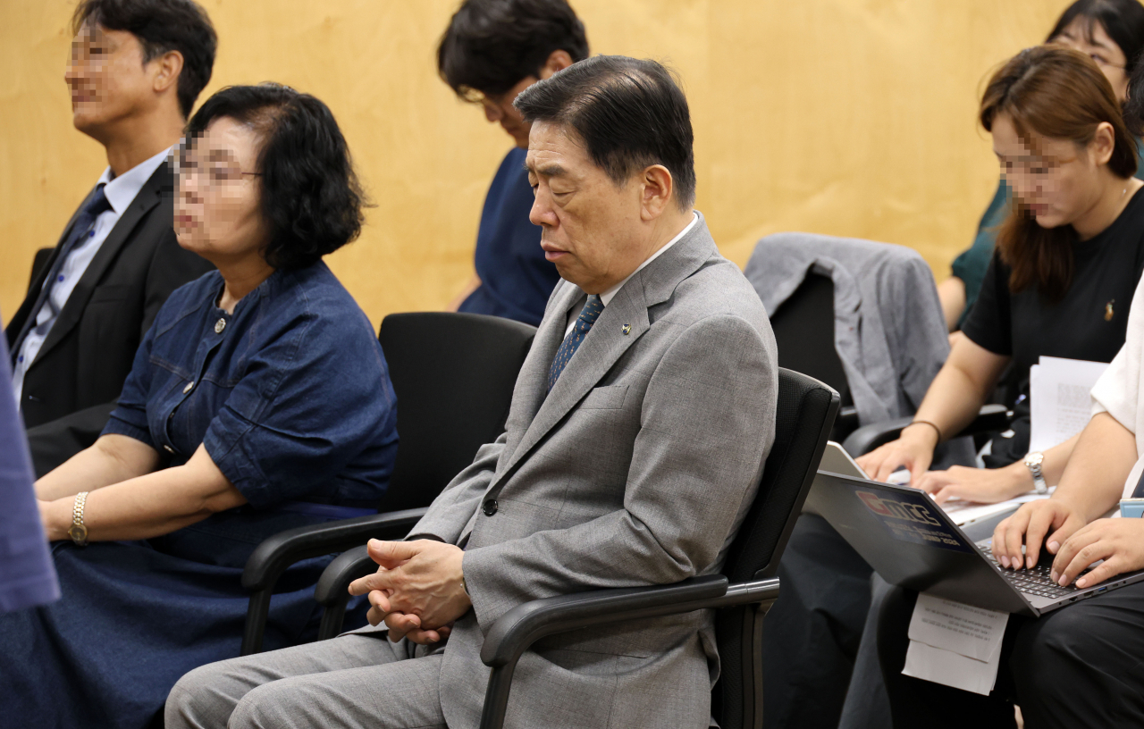 김형석 독립기념관장이 14일 오전 충남 천안 독립기념관 밝은누리관에서 열린 행사에 참석해 졸고 있다. [연합]