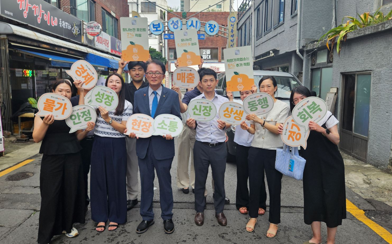 제주관광공사 임직원들의 골목상권 기살리기 캠페인