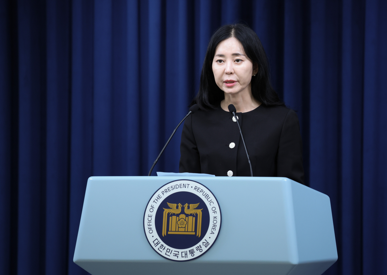 정혜전 대통령실 대변인이 14일 서울 용산 대통령실 청사에서 현안 브리핑을 하고 있다. [연합]