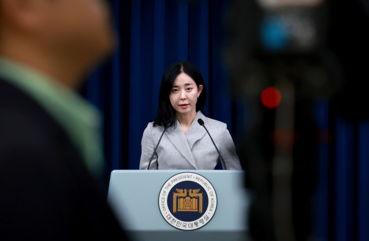 정혜전 대통령실 대변인이 16일 서울 용산 대통령실 청사에서 현안 브리핑을 하고 있다. [연합]