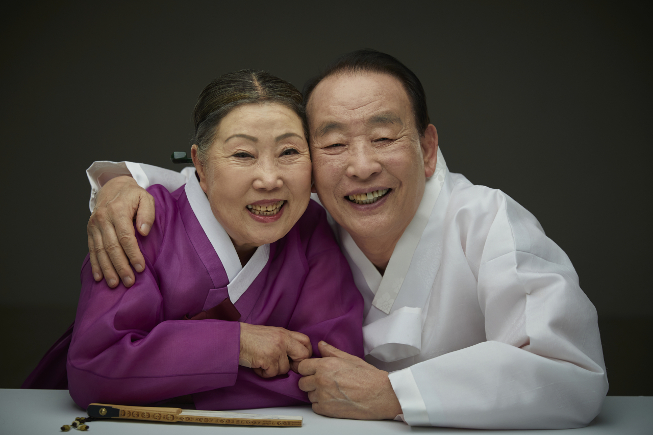 60년 지기인 신영희 조상현 명창이 전구세계소리축제를 통해 30년 만에 한 무대에 오른다. 두 사람의 만남에 국악계는 다시는 볼 수 없을 ‘고별 무대’라고 입을 모은다. 이날의 공연은 이번 추석 KBS를 통해 다시 볼 수 있다. [전주세계소리축제 제공]