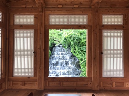 [Weekender] Discover Seoul's serene retreats: From libraries to hanok