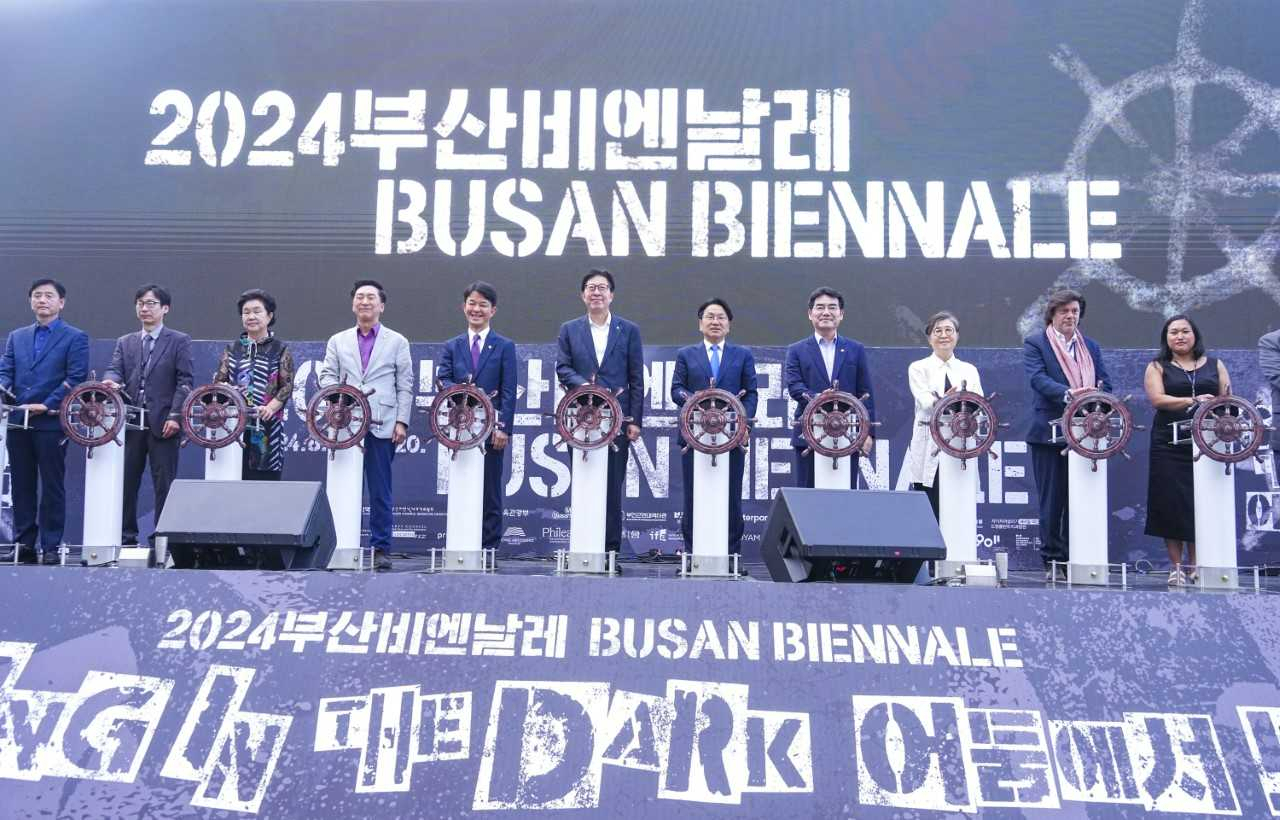 강기정 광주광역시장은 16일 오후 부산현대미술관 야외 특설무대에서 열린 2024년 부산비엔날레 개막식에 참석했다.