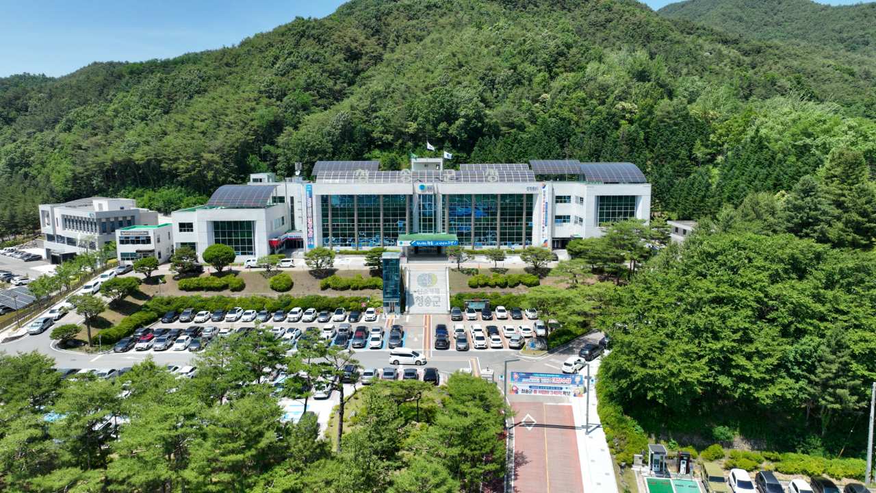 청송군청사 전경.[청송군 제공]