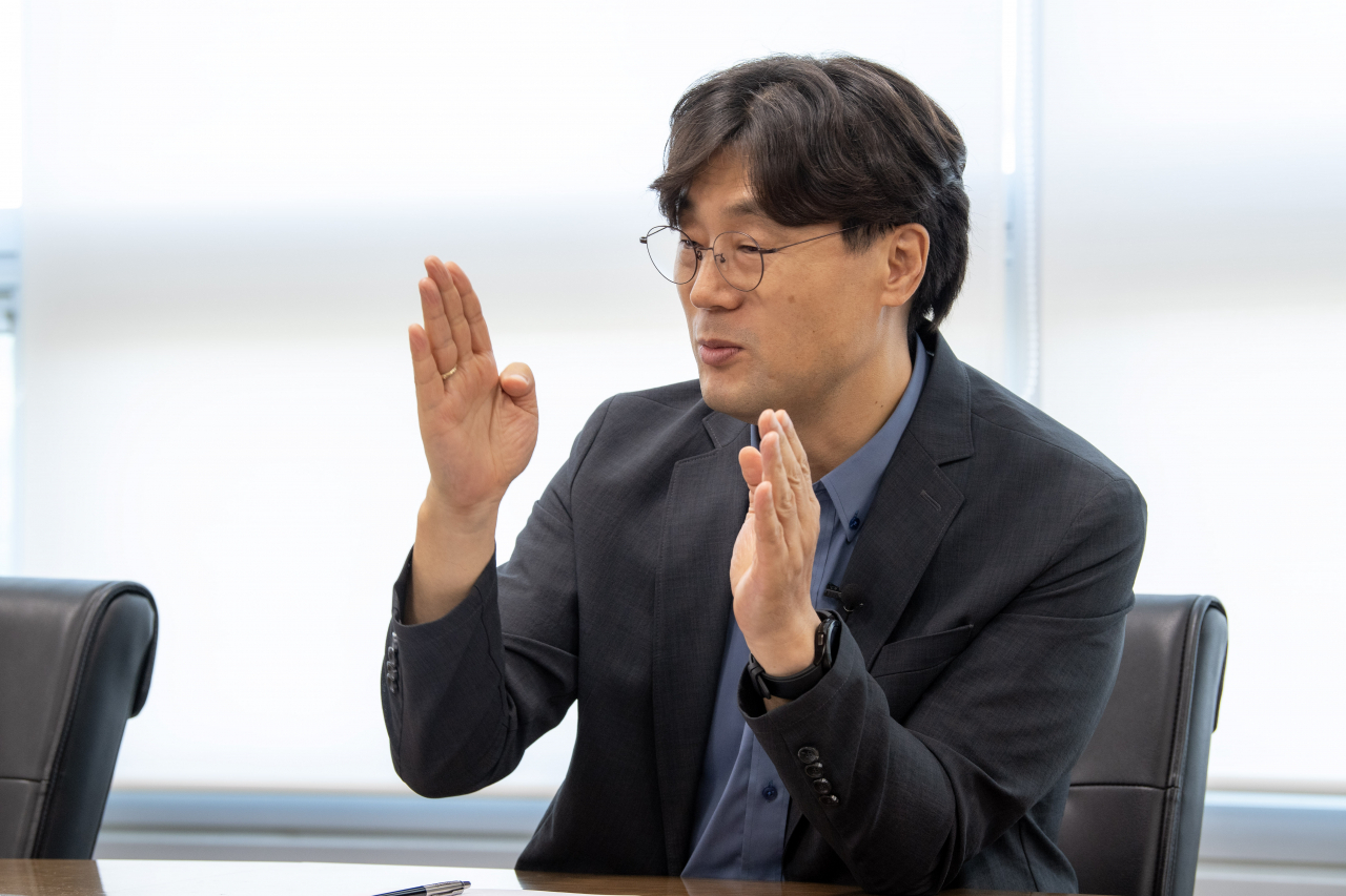 윤원섭 성균관대 에너지과학과 교수는 “배터리 모니터링 기술 강화 등 전기차 안전을 위해 근본적인 대책을 마련하는 것이 가장 중요하다”고 강조했다. [연합]