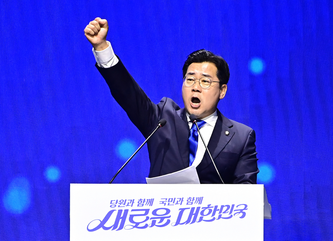 박찬대 더불어민주당 당대표 직무대행 겸 원내대표가 18일 오후 서울 송파구 올림픽공원 KSPO돔에서 열린 전국당원대회에서 인사말을 하고 있다. [연합]