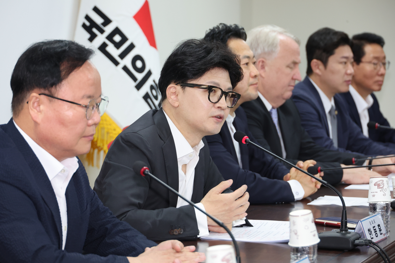 국민의힘 한동훈 대표가 8일 오전 서울 여의도 당사에서 열린 최고위원회의에서 발언하고 있다. [연합]
