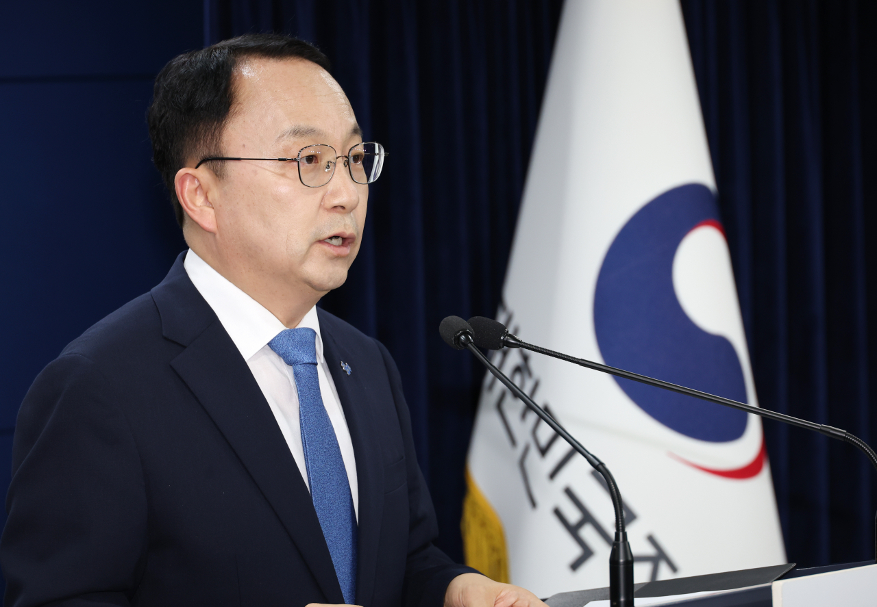 통일부 구병삼 대변인이 19일 서울 종로구 정부서울청사에서 정례브리핑을 하고 있다. [연합]