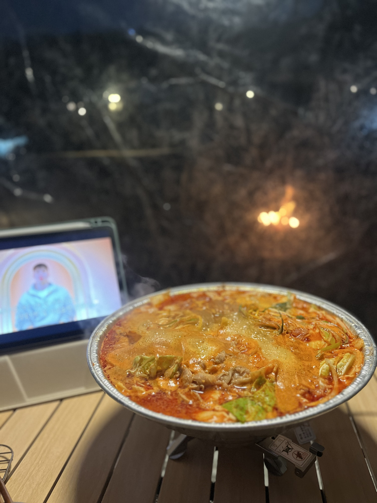 직장인 길소언 씨가 캠핑장에서 밀키트를 활용해 만든 곱창전골. [독자 제공]