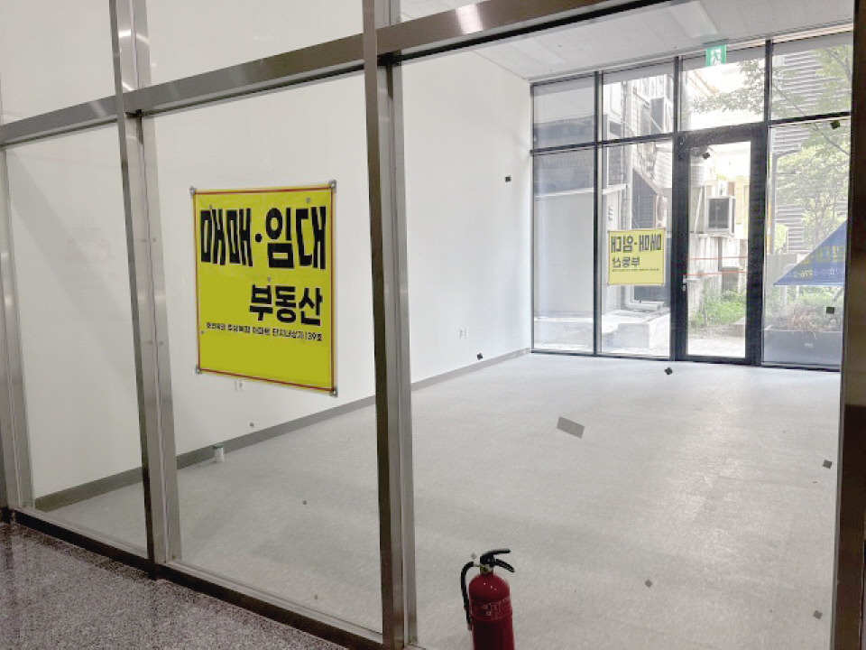 서울시 광진구 자양동 2-2에 위치한 ‘건대입구역 자이엘라’오피스텔 1층 상가 모습 정주원 기자