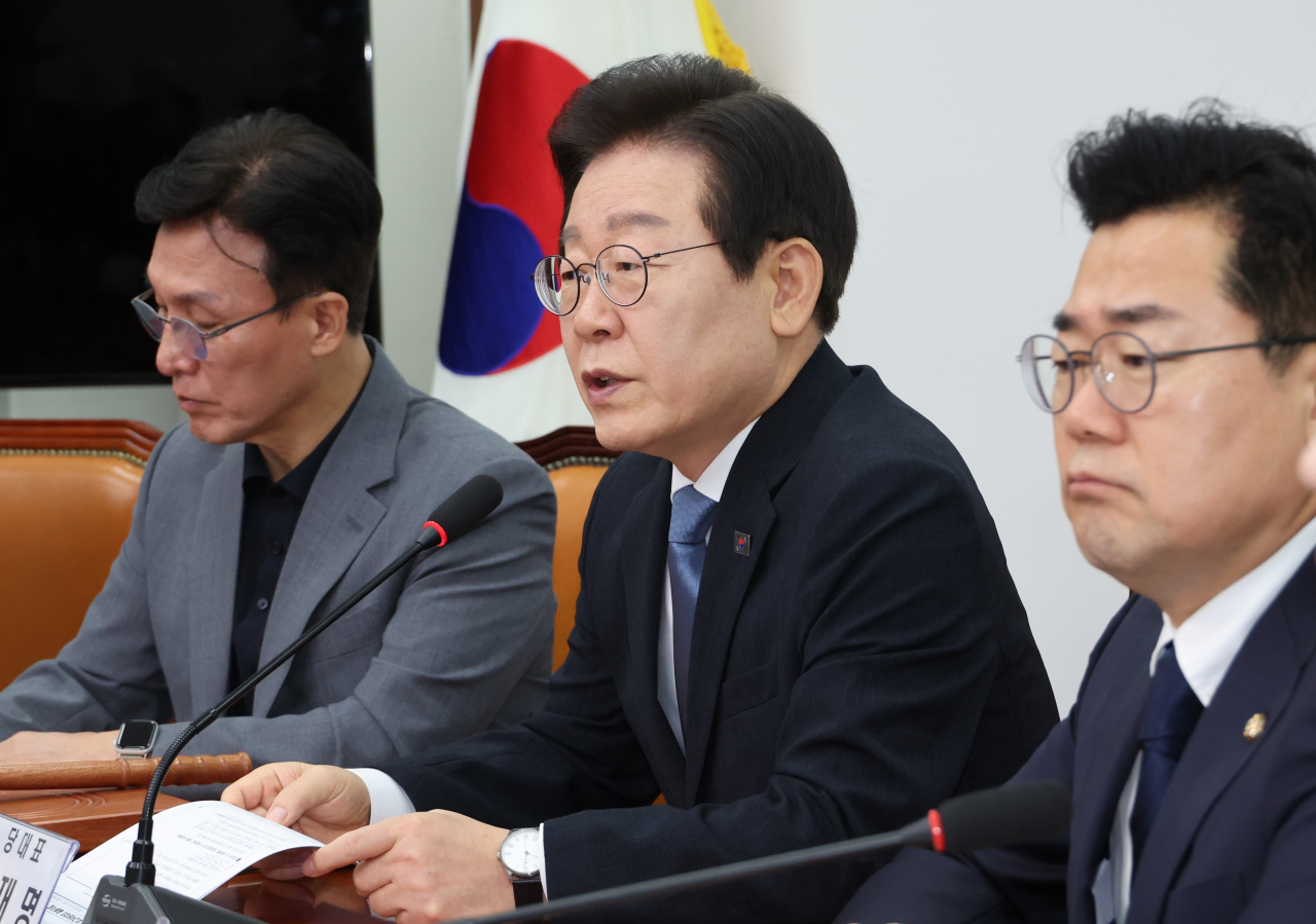 이재명 더불어민주당 대표가 21일 오전 서울 여의도 국회에서 열린 최고위원회의를 주재하고 있다. [연합]