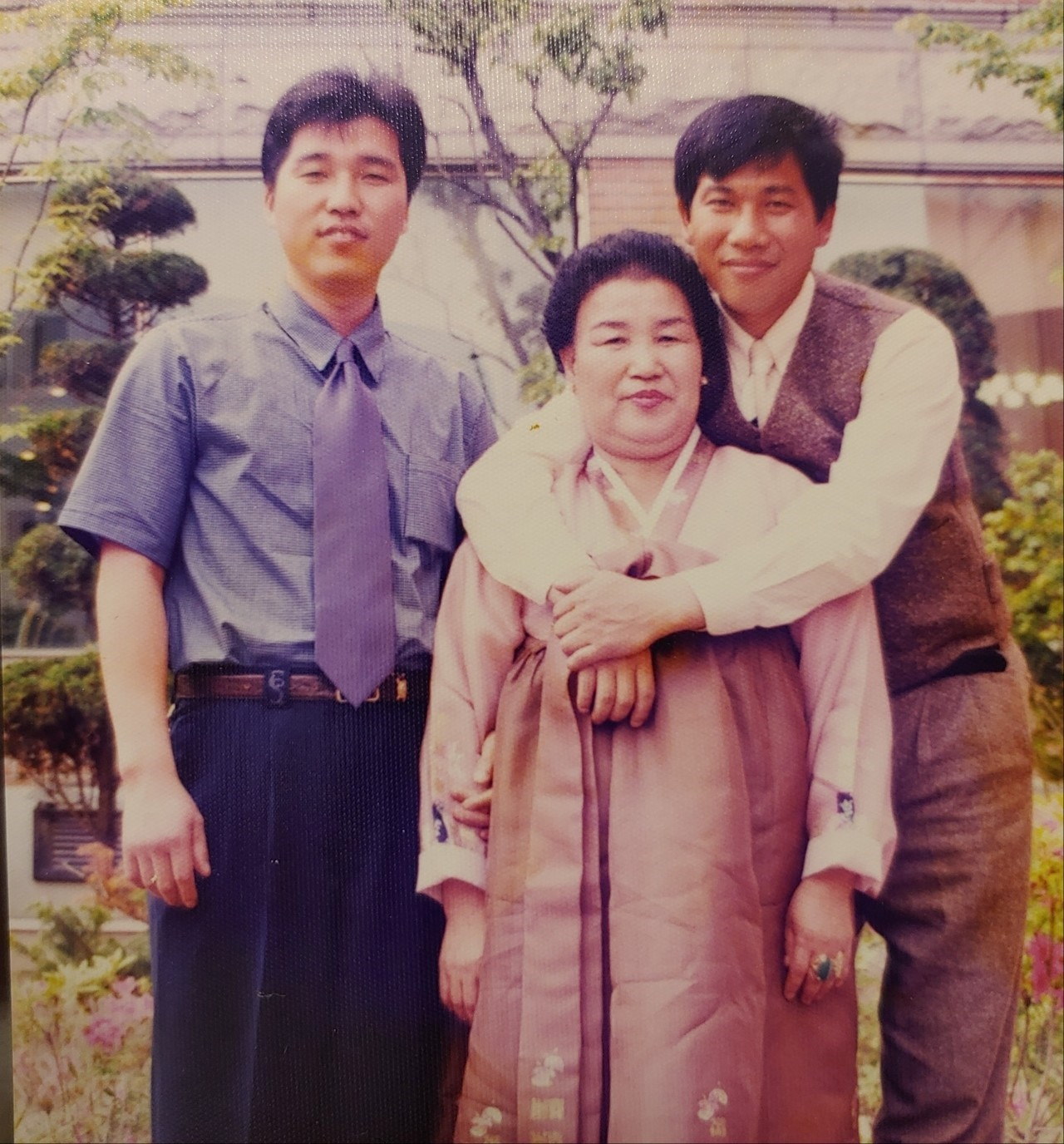왼쪽부터 기증자 임효성 씨, 임씨의 어머니, 형 임익성 씨. [한국장기조직기증원]
