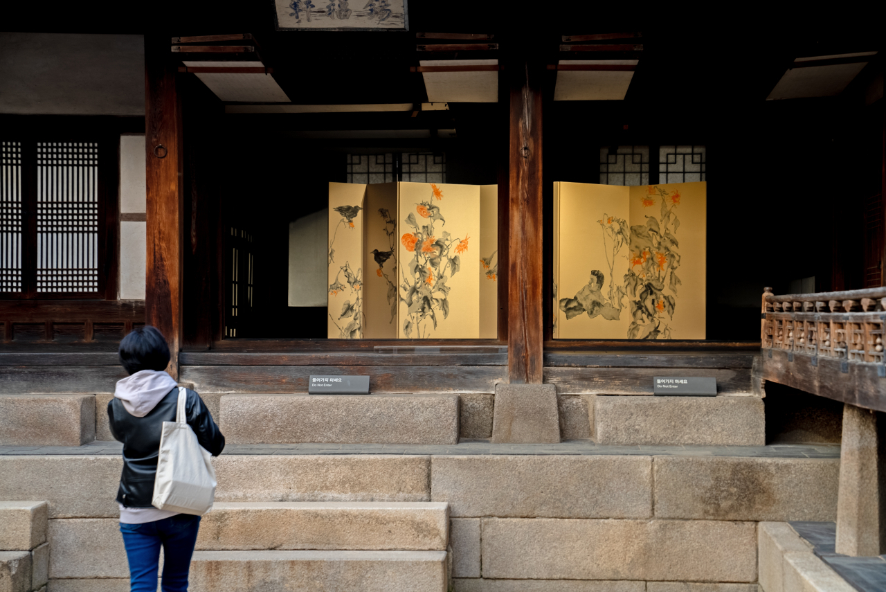 The Korean Heritage Art Exhibition at Nakseonjae Hall in Changdeokgung in October 2023. (Korea Heritage Service)