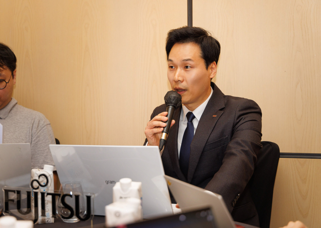 박경구 한국후지쯔 대표가 21일 서울 포시즌스호텔에서 열린 기자간담회에서 발언하고 있다. [한국후지쯔 제공]