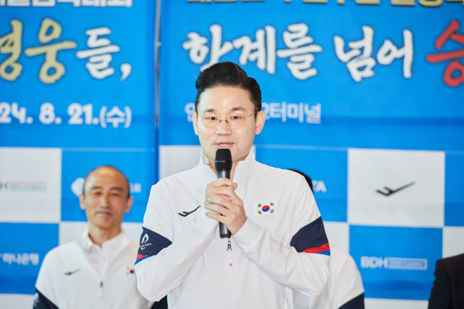 배동현 선수단장이 대한민국 선수단 출영식에서 출정사를 전하고 있다.