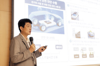 김동건 현대차 배터리셀개발실장이 20일 열린 기자간담회에서 현대차 전기차 배터리 기술을 소개하고 있다. [현대차 제공]