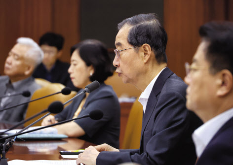 한덕수 국무총리가 22일 서울 종로구 정부서울청사에서 열린 국정현안관계장관회의에서 발언하고 있다. [연합]