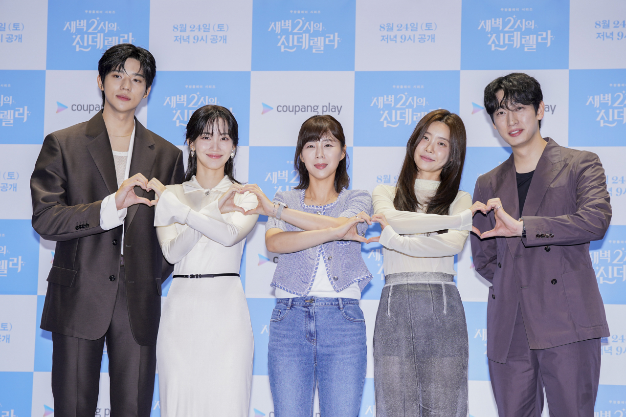 왼쪽부터 배우 문상민, 신현빈, 서민정 감독, 배우 박소진, 윤박. 쿠팡플레이제공.