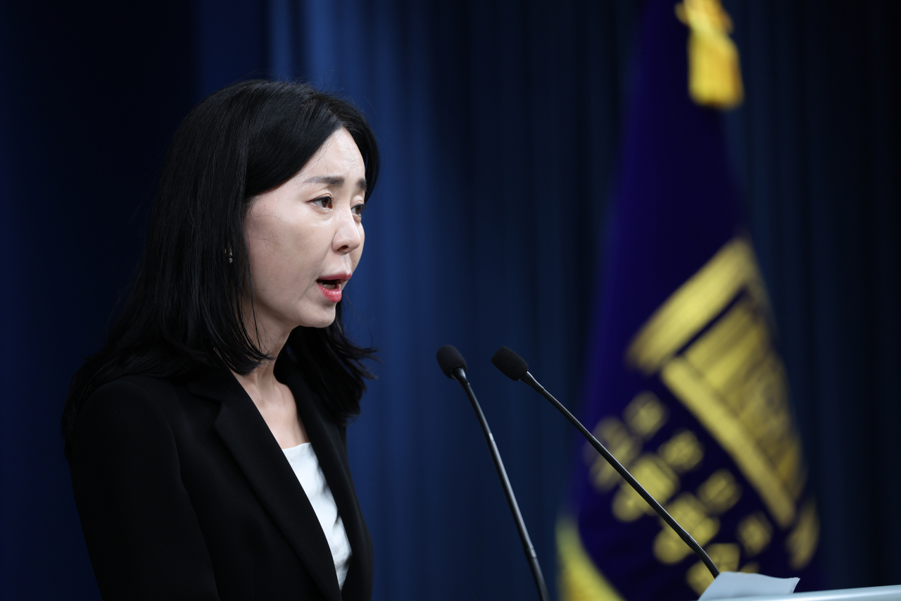 정혜전 대통령실 대변인이 23일 서울 용산 대통령실 청사에서 현안에 대해 브리핑하고 있다. [연합]