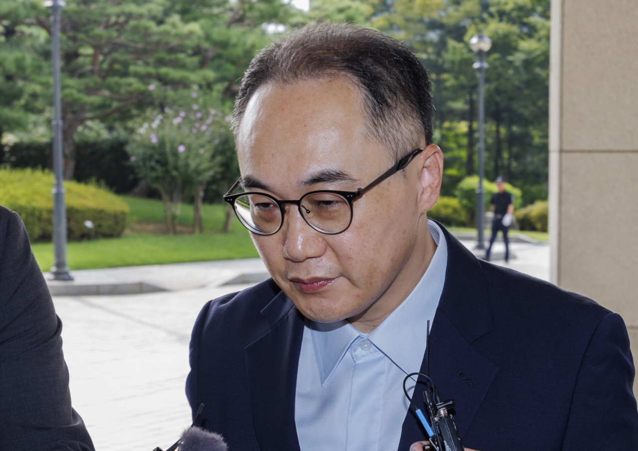 이원석 검찰총장이 23일 오전 서울 서초구 대검찰청에서 취재진의 질문을 받으며 출근하고 있다. [연합]