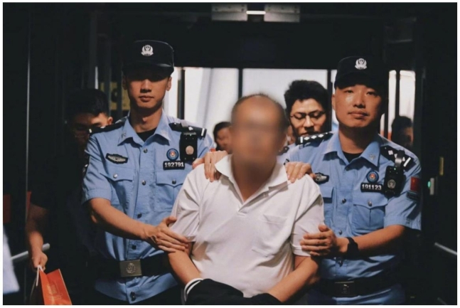 태국이 중국에 송환한 18조원대 가상화폐 피라미드 사기 주범 장모 씨의 모습. [인터넷 캡처]