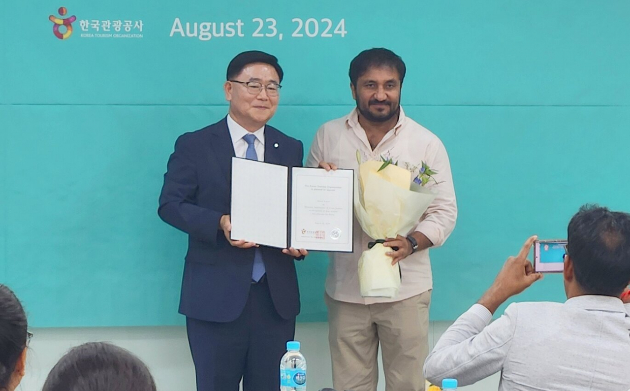 이학주 본부장과 아난드 꾸마르(Anand Kumar) 한국관광 명예홍보대사