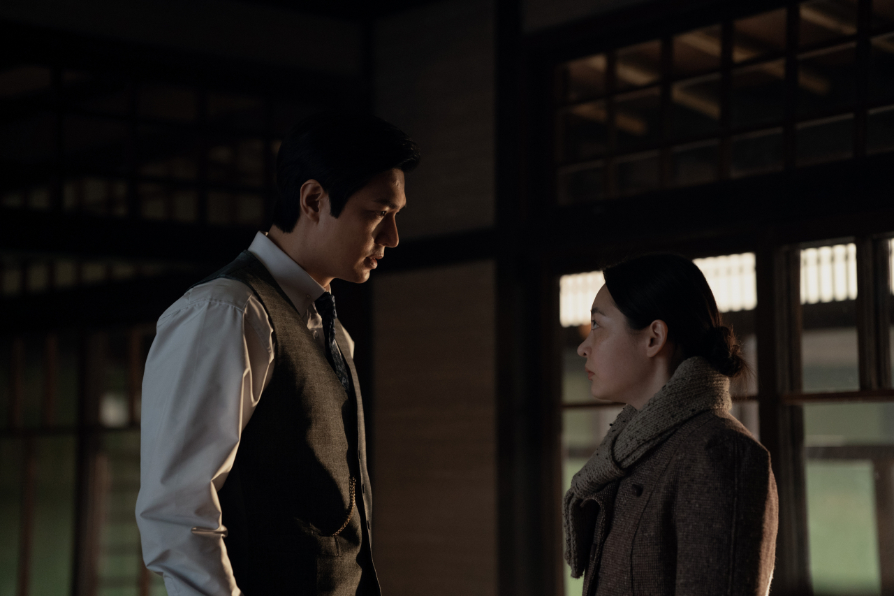 ‘파친코’ 시즌2 한수 역의 이민호와 선자 역의 김민하 [애플TV 플러스]