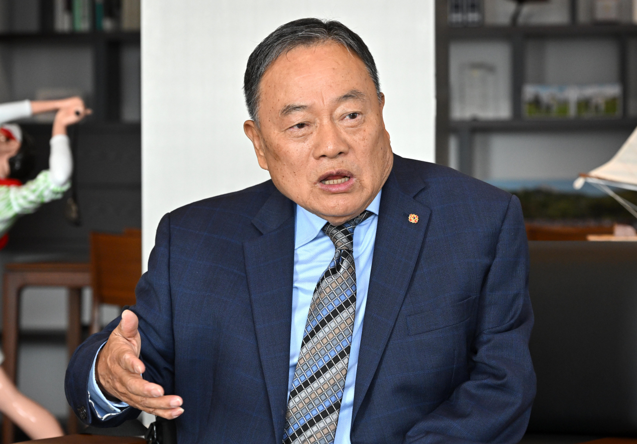 Pak Dong-woo, senior field representative to California State Assembly member Sharon Quirk-Silva and former member of the US National Council on Disability, poses for a photo at The Korea Herald‘s headquarters on Friday in Seoul. (Im Se-jun/The Korea Herald)