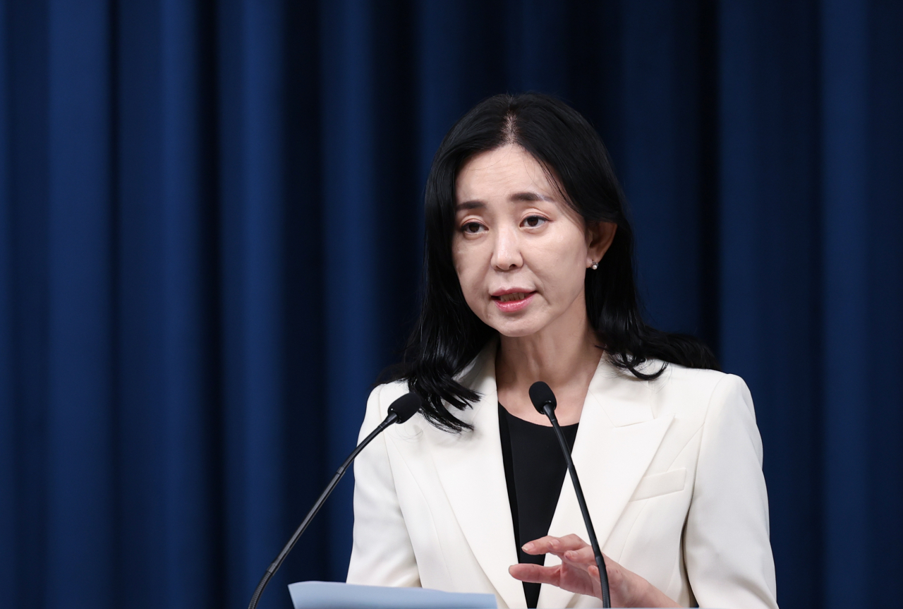 정혜전 대통령실 대변인이 26일 서울 용산 대통령실 청사에서 현안 브리핑을 하고 있다. [연합]