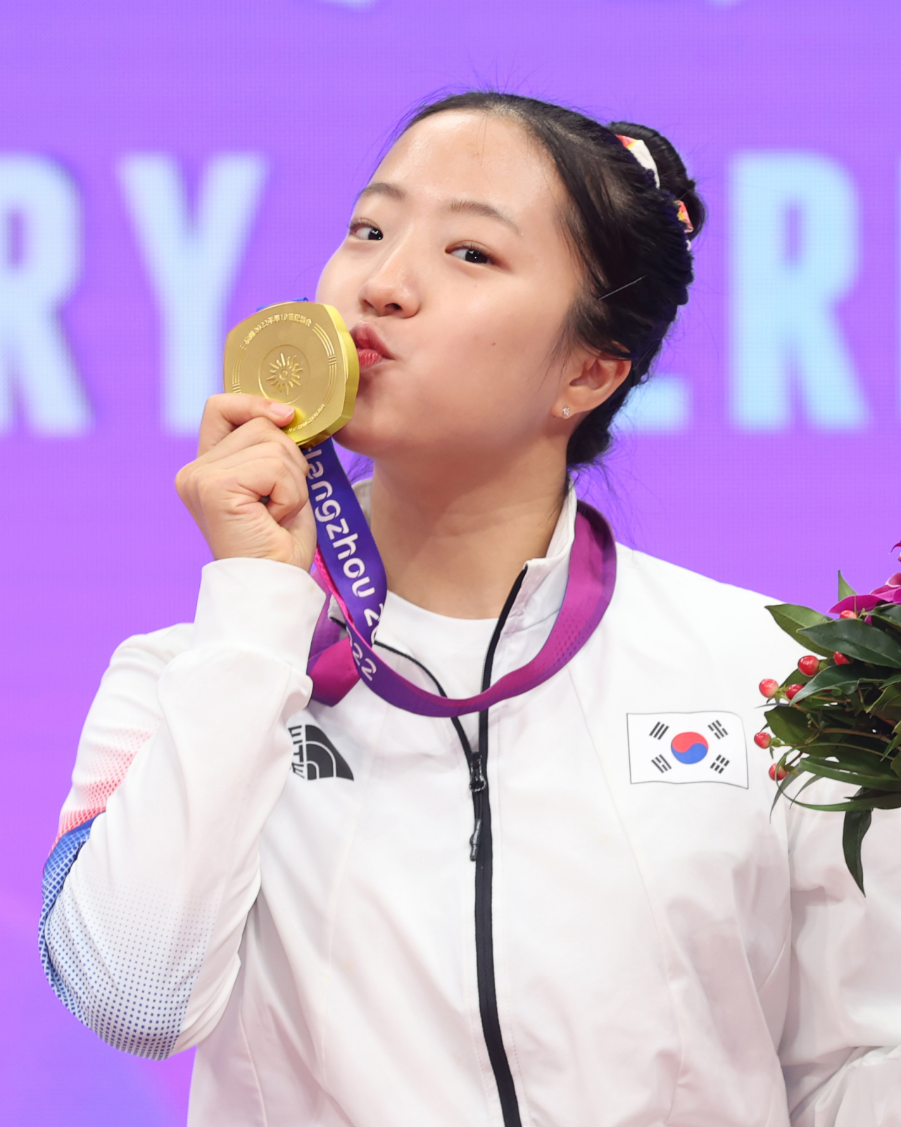 [bhc 치킨 제공]