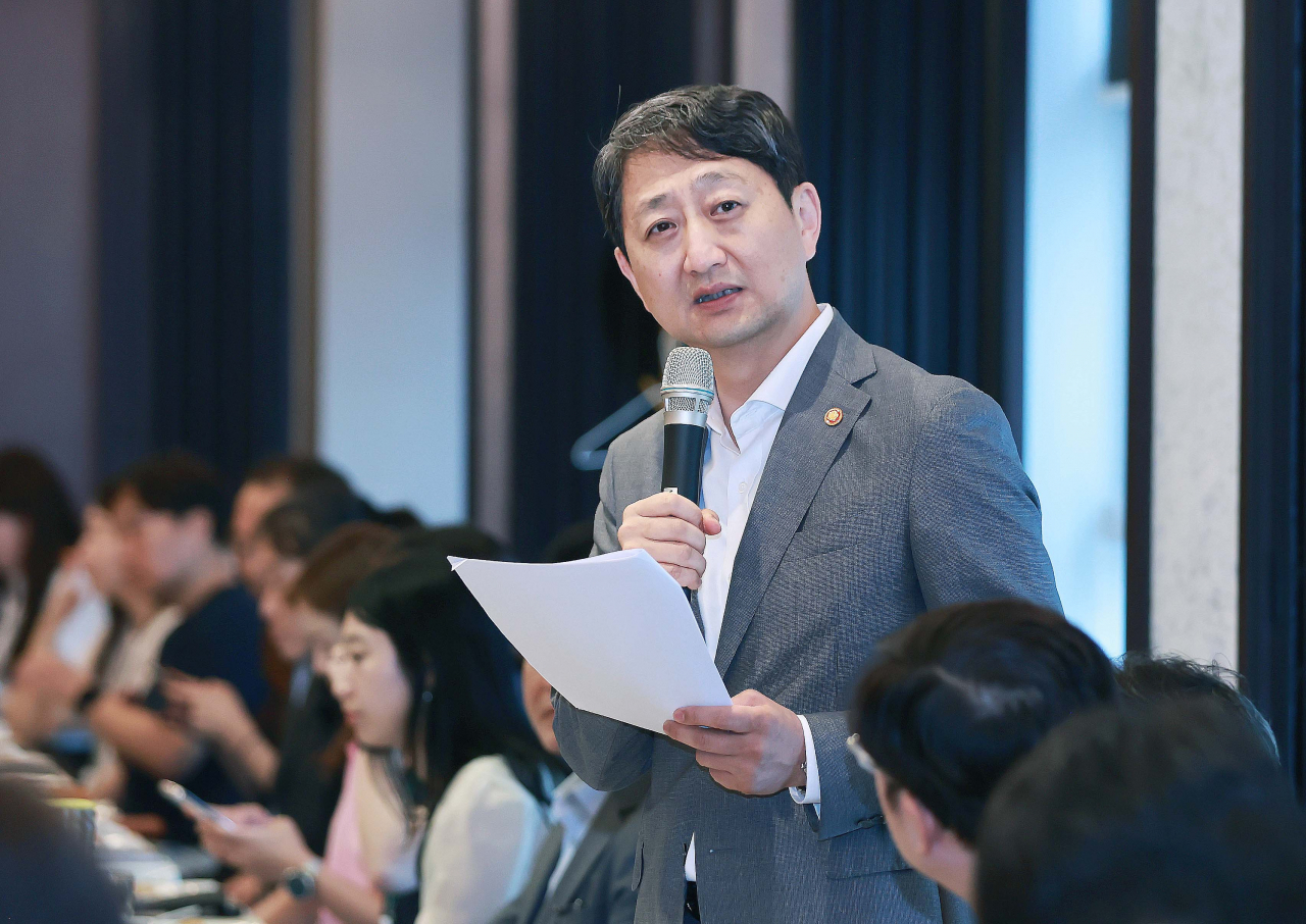 안덕근 산업통상자원부 장관이 지난 26일 세종시의 한 식당에서 열린 기자 간담회에서 모두발언을 하고 있다.[산업통상자원부 제공]