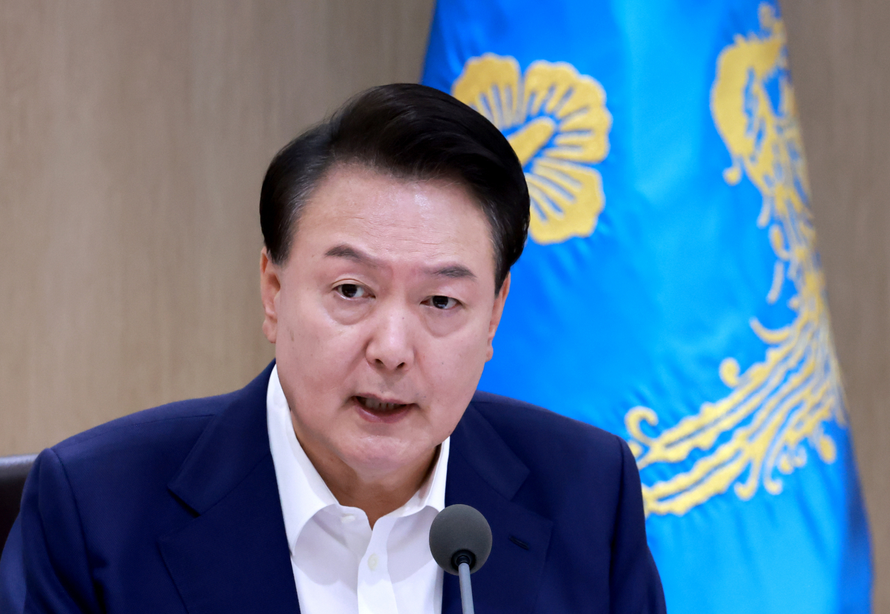 윤석열 대통령이 27일 서울 용산 대통령실 청사에서 열린 국무회의에서 발언하고 있다. [연합]