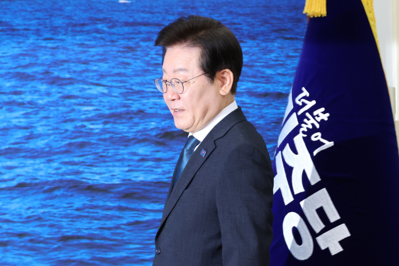코로나19에 확진됐었던 이재명 더불어민주당 대표가 28일 오전 서울 여의도 국회에서 열린 최고위원회의에 참석하고 있다. [연합]