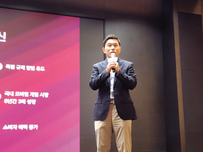 전동진 원스토어 대표가 28일 서울 중구 SKT타워 수펙스홀에서 열린 미디어 간담회에서 해외 진출 전략을 소개하고 있다. 박세정 기자