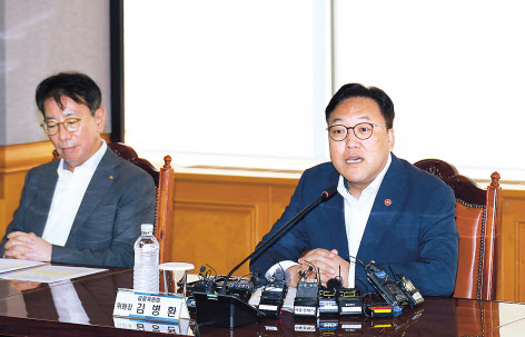 김병환 금융위원장이 지난 20일 오전 서울 중구 은행회관에서 열린 은행장 간담회에서 모두발언을 하고 있다. [금융위원회 제공]