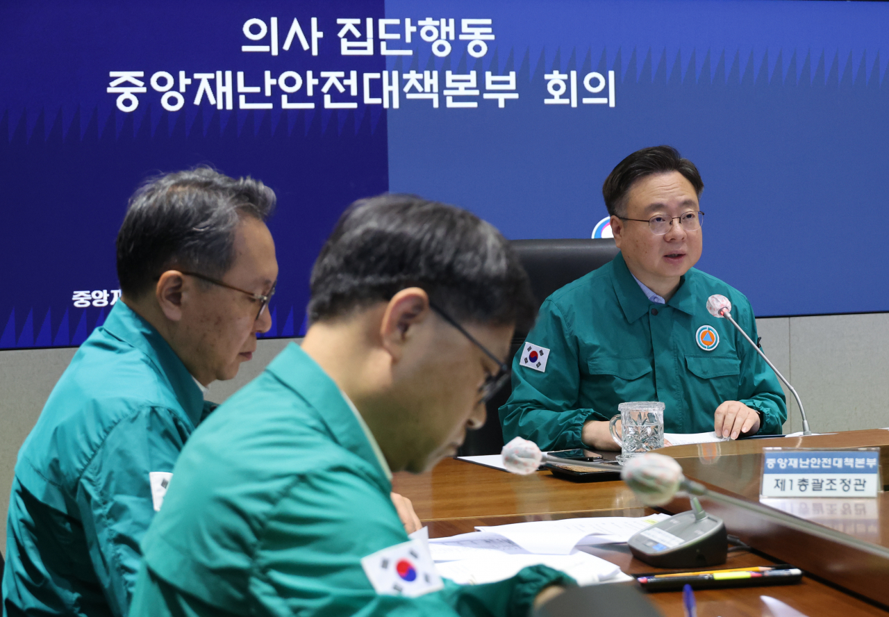 조규홍 보건복지부 장관이 28일 정부서울청사에서 의사 집단행동 중앙재난안전대책본부 회의를 하고 있다.[연합]