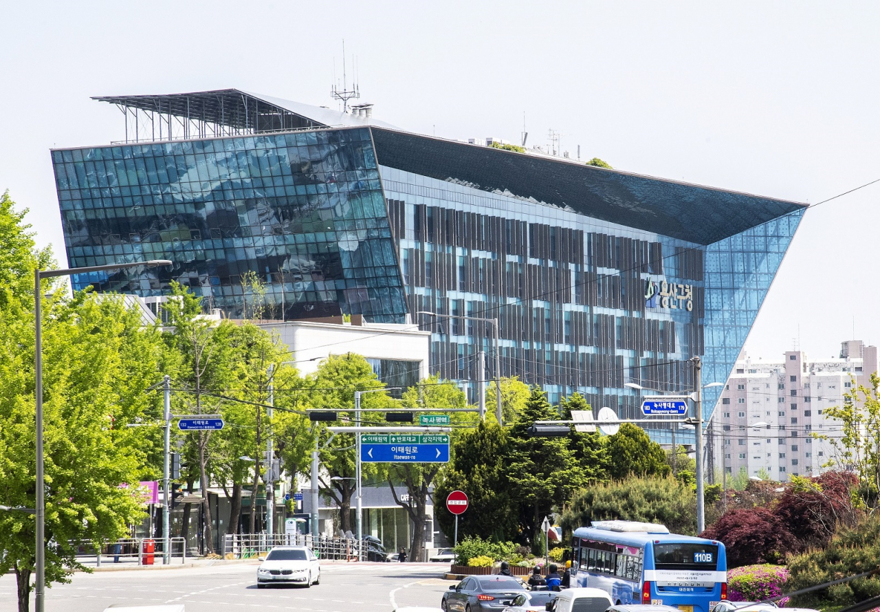 서울 용산구는 이태원상권회복상품권 150억원을 오는 9월 9일 특별 발행한다. 사진은 용산구청 전경.[용산구 제공]