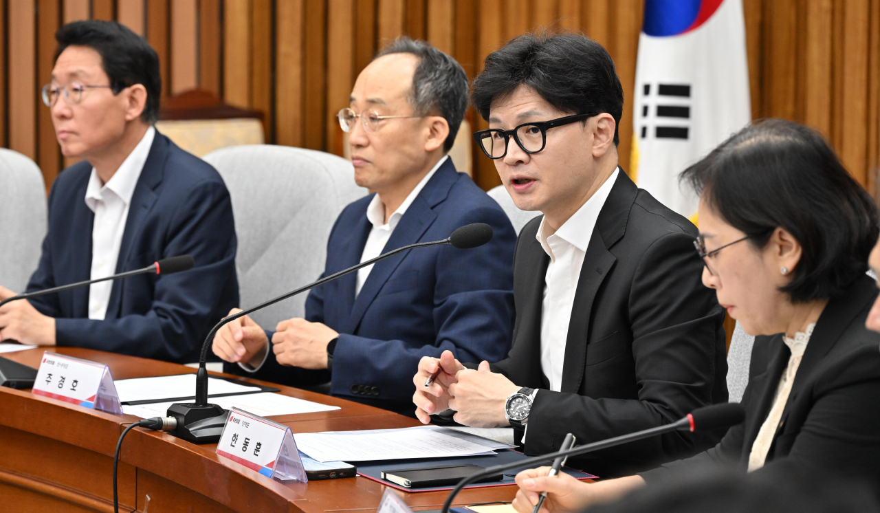 한동훈(오른쪽 두 번째) 국민의힘 대표가 29일 오전 서울 여의도 국회에서 열린 딥페이크 성범죄 관련 부처 긴급 현안보고에 참석해 발언을 하고 있다. 임세준 기자