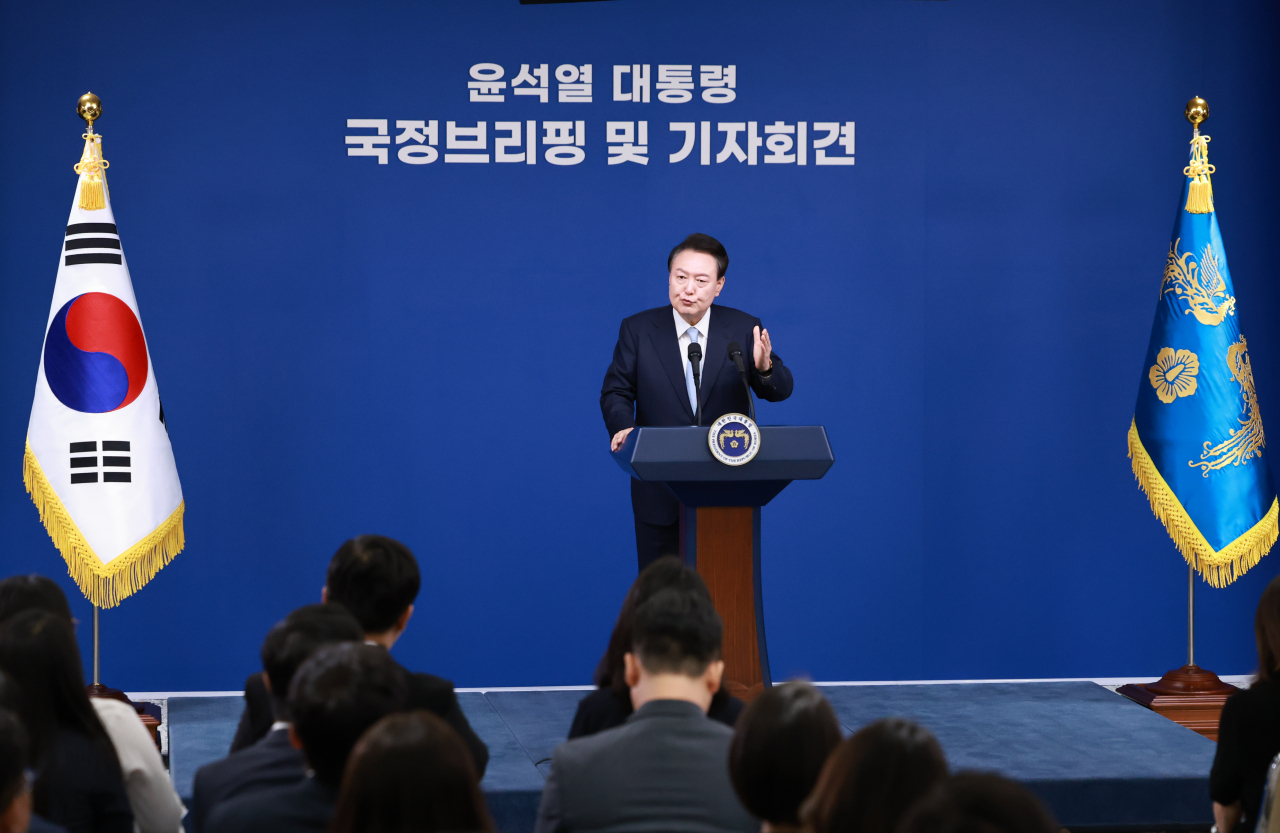윤석열 대통령이 29일 오전 서울 용산 대통령실 청사에서 '국정브리핑 및 기자회견'을 하고 있다. [연합]