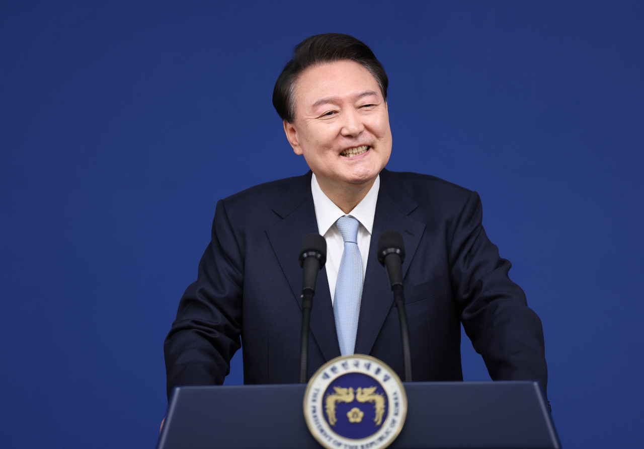 윤석열 대통령이 29일 오전 서울 용산 대통령실 청사에서 '국정브리핑 및 기자회견'을 하고 있다. [연합]